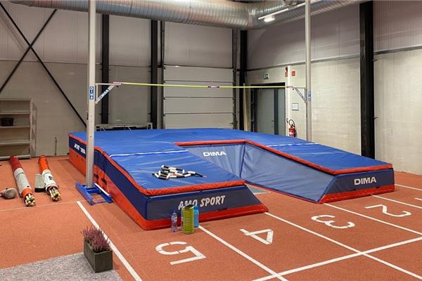 Aanleg kunststof atletiekpiste in PU indoor - Sportinfrabouw NV